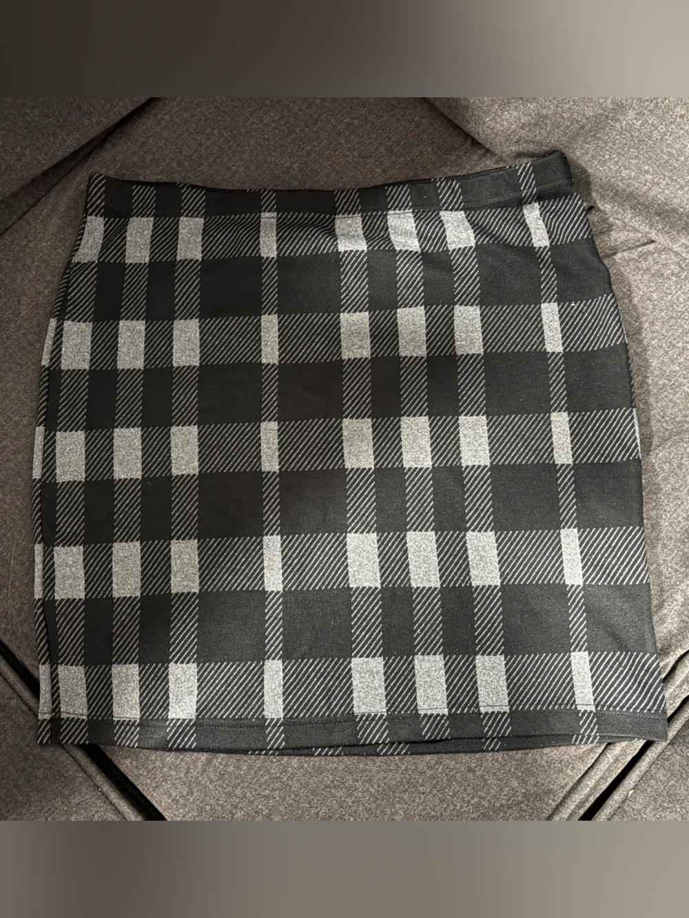 LE CHÂTEAU - Black and Gray Plaid Womens Mini Skirt